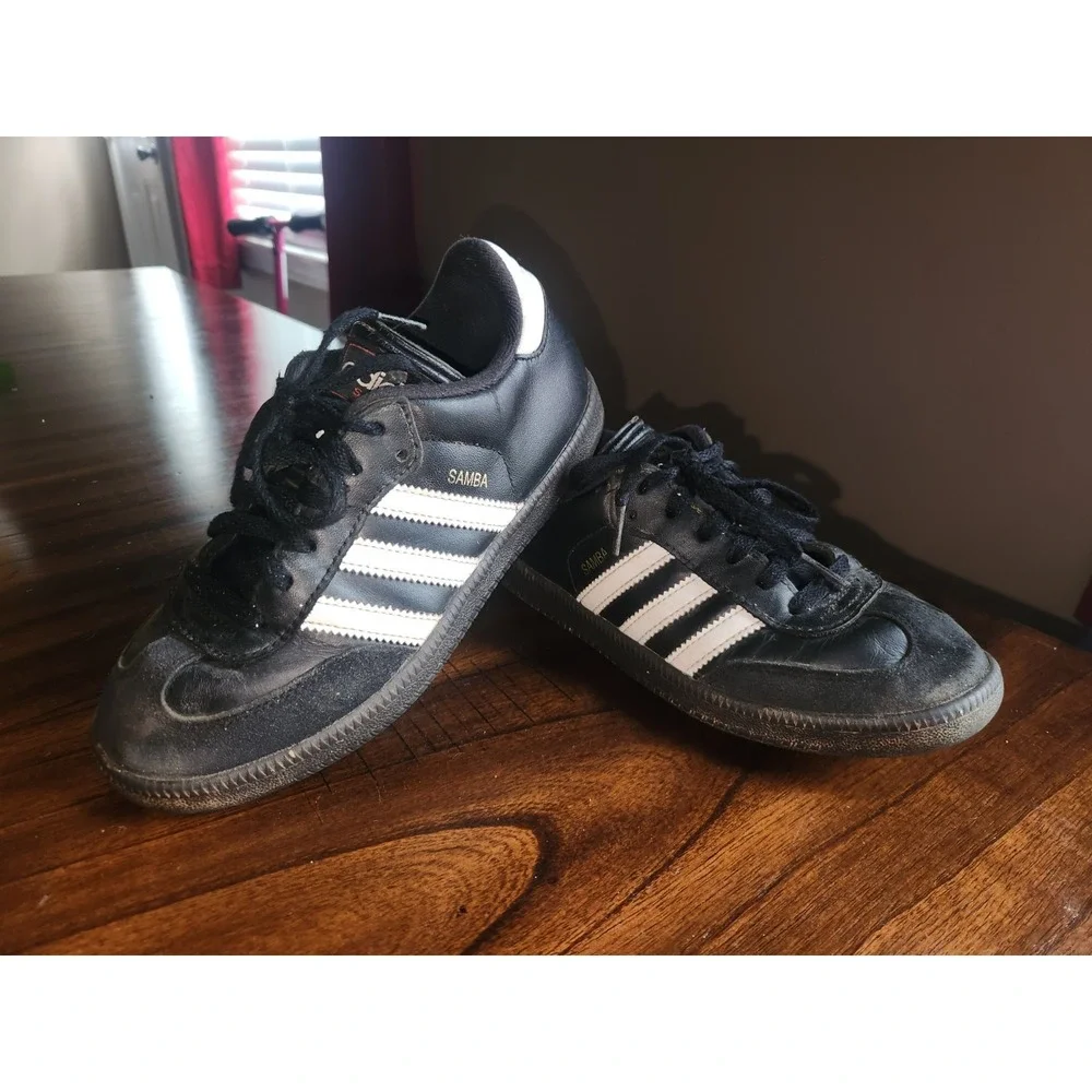 Adidas Samba Classic sneakers black leather upper white stripes gum rubber 3Y